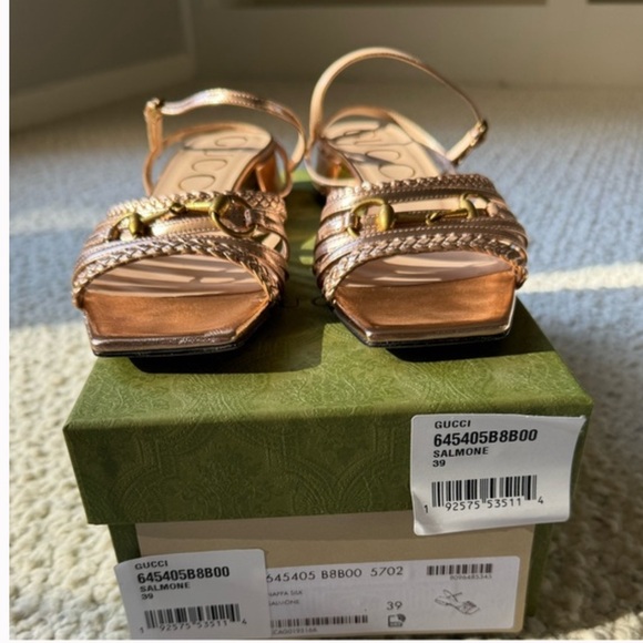 Authentic Gucci Women’s Horsebit Salmon Pink Metallic Leather Strap Logo Sandals - Picture 3 of 13